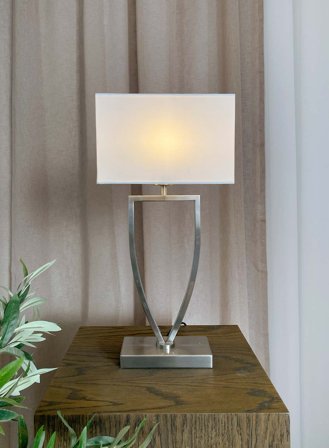 Aluna bordlampe m/skjerm - børstet stål