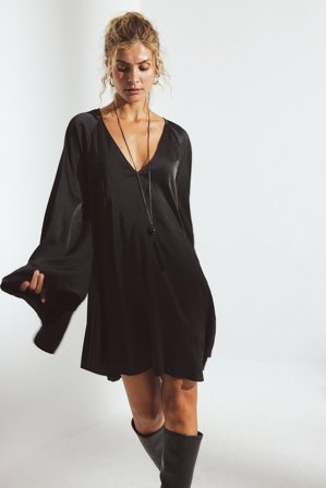 NA-KD Robe courte effet froissé en satin à dos ouvert - Robes de fête - Noir - EU 32