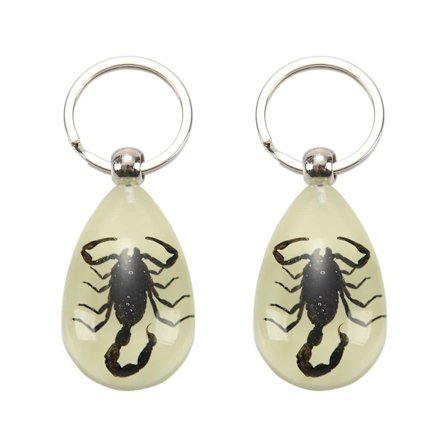 2x Itsevalaiseva avaimenperä aidolla hyönteisellä (musta skorpioni)