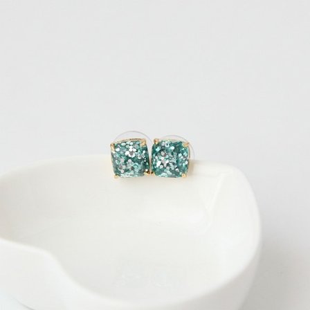 K-serie fyrkantiga harts kristall små färgade paljettörhängen, som en gåva till alla hjärtans dag, mors dag och födelsedag (kse1434)