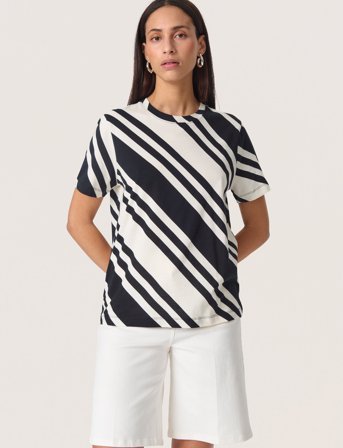 Soaked in Luxury Slaeve Tee - Black - S