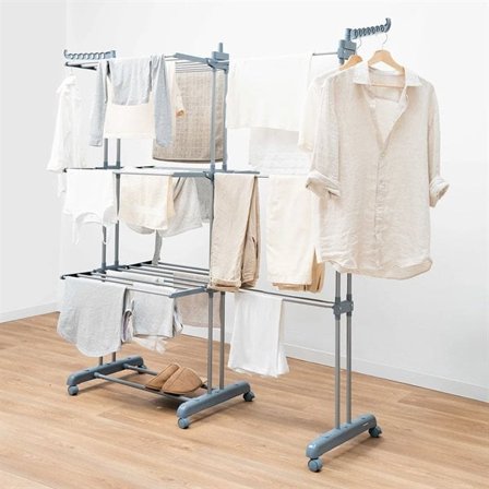 Sammenleggbart tørkestativ med uttrekkbare kleshengere og hjul