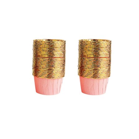 Stora flänsade kakkoppar flerfärgade bakningsdesserter högtemperatur kakkoppar