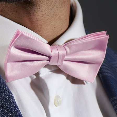 Vaaleanpunainen perusrusetti miehille - Solmitut rusetit