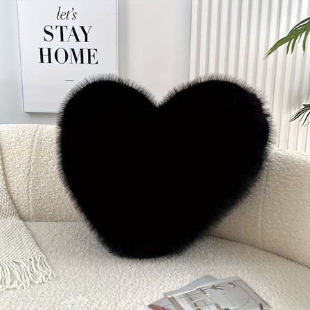 Sød pink hjerteformet pude lavet af imiteret rævepels, perfekt til at dekorere en sofa i stuen og en fantastisk fødselsdagsgave.