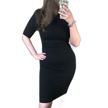 Svart fodralklänning