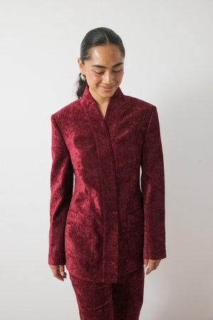 NA-KD - Tettsittende blazer i chenille med høy krage - Sett Nyttårsfest - Burgundy - EU 38