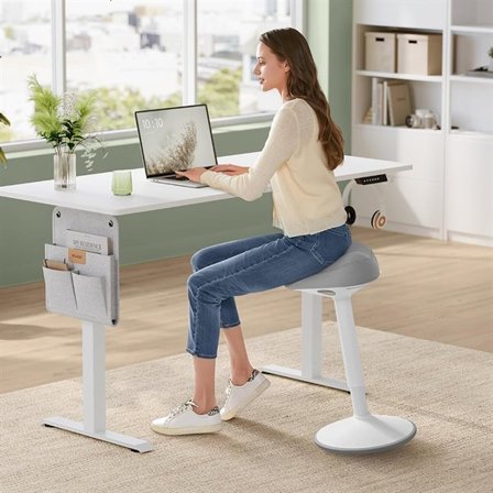 Justerbar skammel med sadelsæde og skridsikkert underlag - hvid/grå