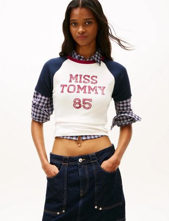 Tommy Jeans Tjw Slim Sh Miss Tommy Ss Tee - Navy - S