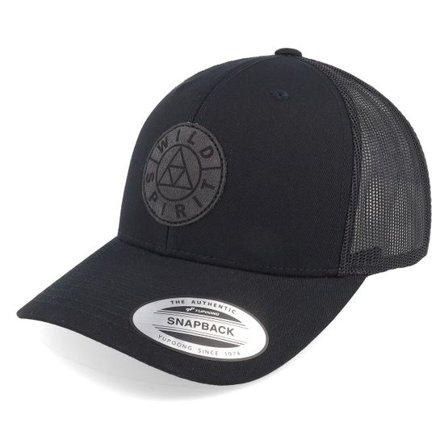 Wild Spirit - Svart trucker Keps - Logo Basic Mountain Retro Black Trucker @ Hatstore