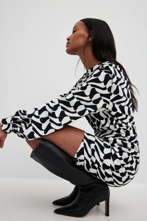 NA-KD Party Robe courte à épaulettes - Robes de Noël - Multicolore - EU 32