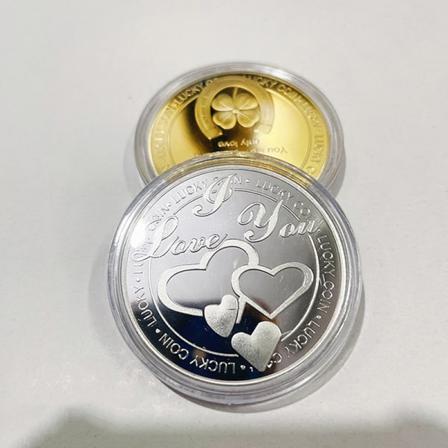 Grattis På Födelsedagen Märke Silver Och Guldpläterade Mynt Metallmärke L