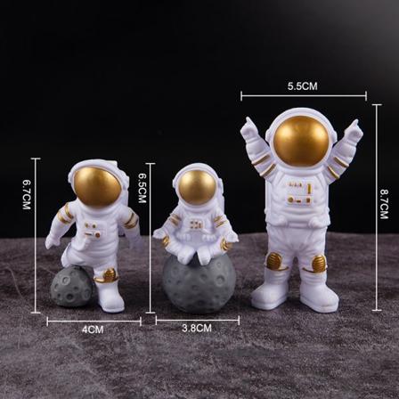Plast Astronaut Figur Staty Figurine Spaceman Skulptur Edu Gold