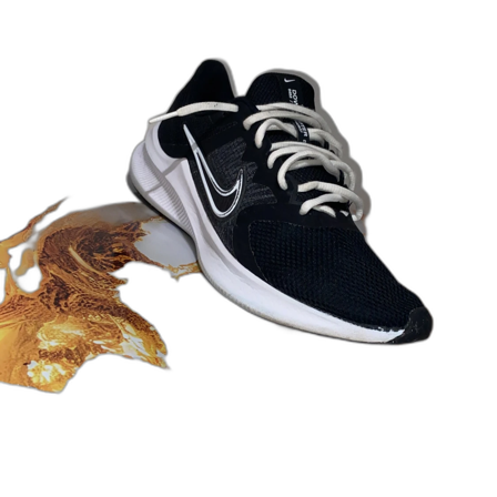 Svarta Nike sneakers med vit sula