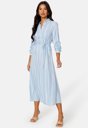 BUBBLEROOM Leona shirt dress Light blue / Offwhite Klær