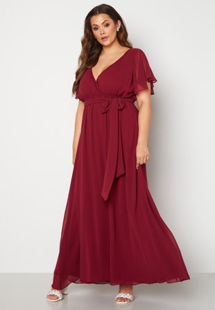 Goddiva Curve - Flutter Sleeve Chiffon Maxi Curve Dress - Wine-red - Kläder - - Bubbleroom