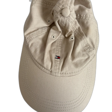Beige keps från Tommy Hilfiger