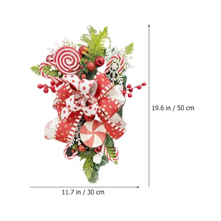 Julkrans med polkagrisar och röda och vita julkulor för öppen spis, fönster, utomhusbord och bordsdekoration
