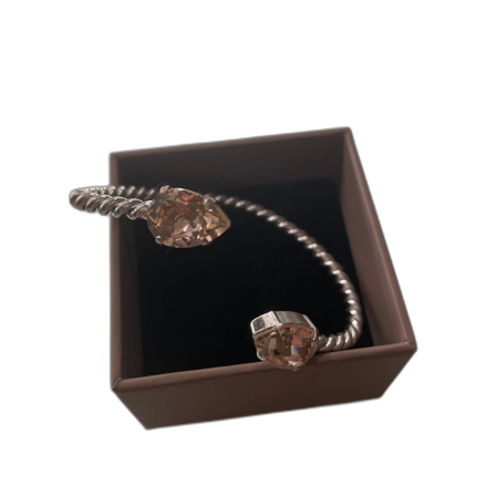 Carolina Svedbom Silvrigt armband med ljusrosa stenar stenar