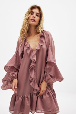 NA-KD - Minikjole med volanger og lange ermer - Kjole med rynkete effekt - Rosa - EU 32