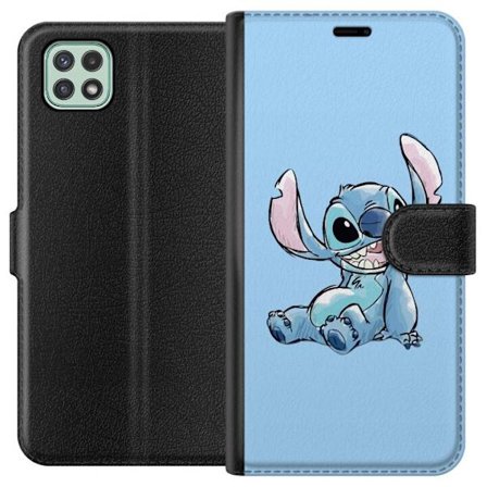 Kompatibelt Lommeboketui til Samsung Galaxy A22 5G Håndtegnet illustrasjon av sittende Stitch mot lysblå ensfarget bakgrunn