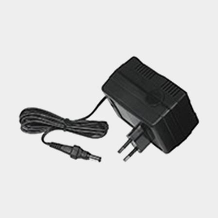 Batteriladdare för luftpump art 55670, svart strömadapter i plast för effektiv laddning av elektriska luftpumpar.