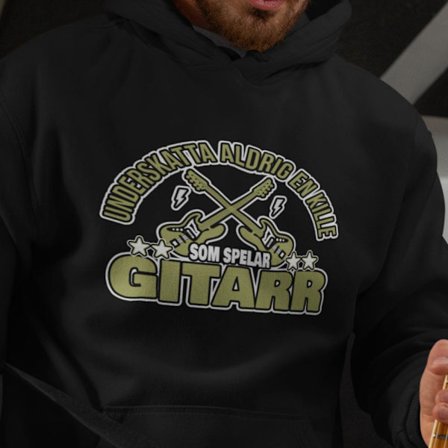 Svart Huvtröja - Underskatta aldrig en kille som spelar gitarr
