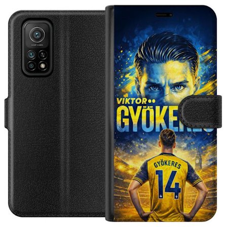 Yhteensopiva Lompakkokotelo Xiaomi Xiaomi Mi 10T Pro 5G Viktor Gyökeres jalkapallojuliste keltaisella ja sinisellä värimaailmalla, dramaattinen sta