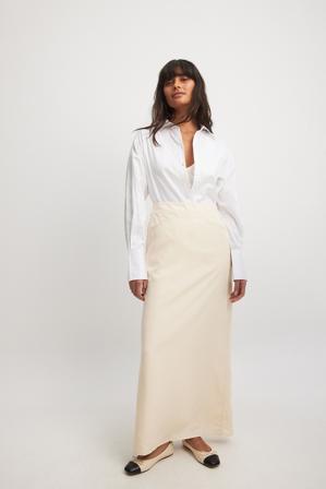 Laura Jade Stone x NA-KD Jupe longue fluide avec poche - Jupes longues - Beige - EU 40