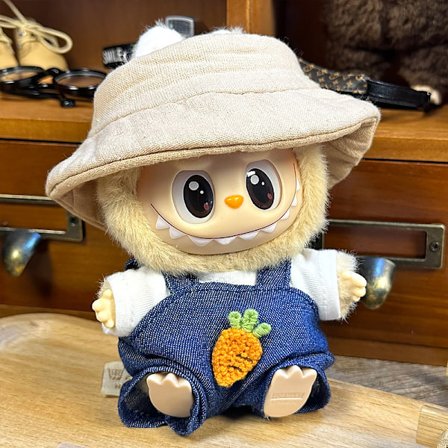 Sommerudsalg Monster dukke dukketøj første generation anden generation blind boks Monster dukke dukketøj (khaki kasket + T-shirt + overalls)