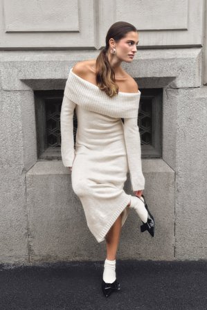 NA-KD Knitted Midi Dress - Skulderløse kjoler - Råhvid - XL