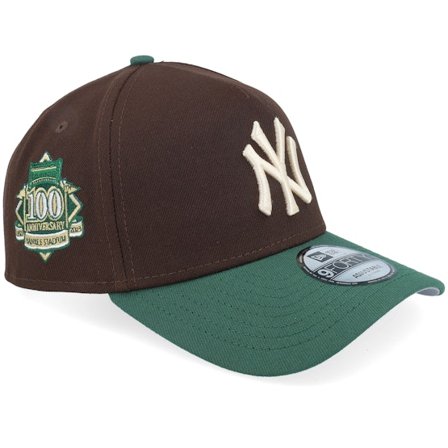 New Era - MLB Brown adjustable Czapka Z Daszkiem - Hatstore Exclusive x New York Yankees Anniversary Patch 9FORTY Brown/Fir A-frame Adjustable @ 