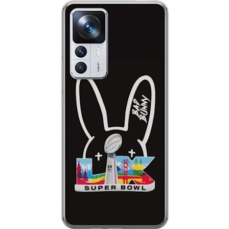 Kompatibel Mobilcover til Xiaomi 12T Pro Bad Bunny portræt med åben skjorte, tatoveringer og krøllet hår i stilfuld modefotografering