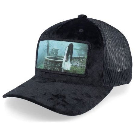 Scenes - Svart trucker Keps - Sammy Horror Ring Velvet Black/Black A-frame Trucker @ Hatstore