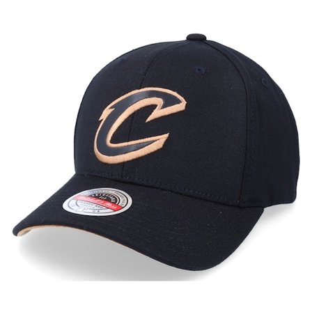 Mitchell & Ness - NBA Zwart adjustable Cap - Hatstore Exclusive x Cleveland Cavaliers Leather Logo Black Adjustable @ Hatstore