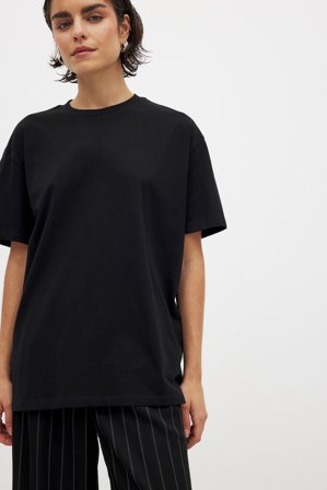 NA-KD - Oversized T-skjorte - T-Shirts - Svart - L (EU 42-44)