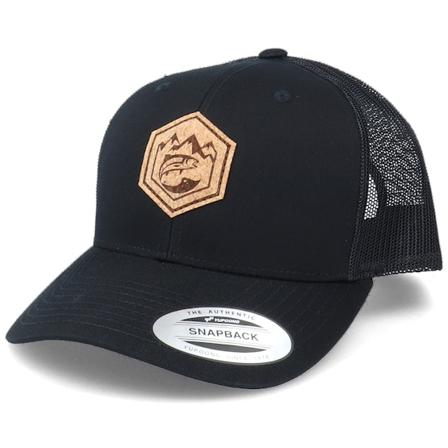 Hunter - Zwart trucker Cap - Mountain Badge Fish Patch Black Trucker @ Hatstore
