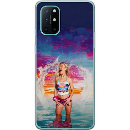 Kompatibelt Mobildeksel til OnePlus 8T Blond kvinne i fargerik strandantrekk som leker i havet ved solnedgang