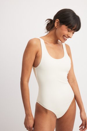 NA-KD Swimwear - Badedrakt med høy skjæring - Badedrakter - Offwhite - M