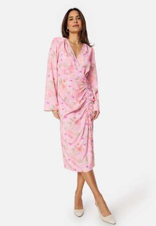 Bubbleroom Occasion - Drawstring L/S Midi Dress - Pink/Floral - Kläder
