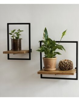 Vegghylle av tre med metallramme Brun