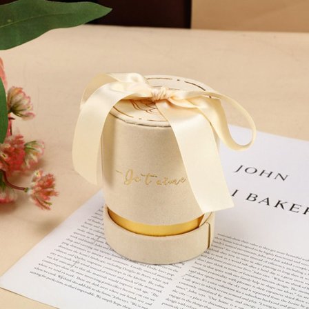 Blomstrete godteriboks bryllupsgave HVIT 10 X 7,5 CM Hvit 10 x 7,5 cm