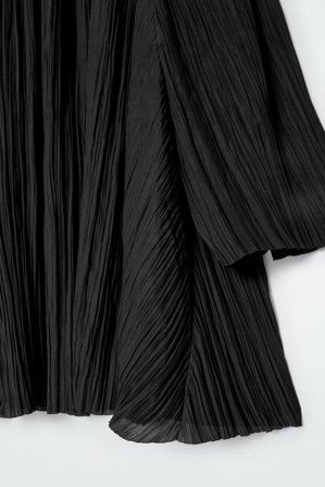 COS Plisowana Sukienka Mini in Czarny