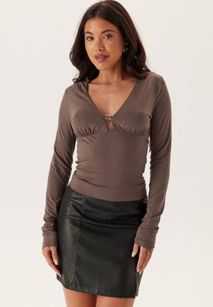 BUBBLEROOM V-Neck Buckle Top Klær