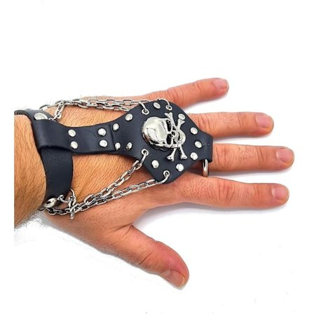 Skinnarmbånd med hodeskalle, kjeder og runde nagler