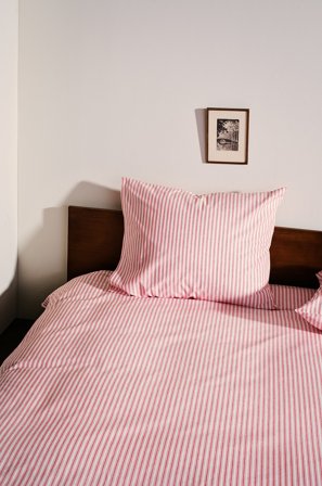 Jotex - Dynetrekksett Enkeltseng Økologisk Rød/hvit - ESSA - Kjøp Enkeltseng hos Jotex