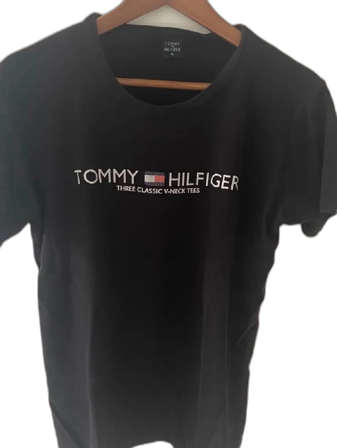 Svart t-shirt från Tommy Hilfiger