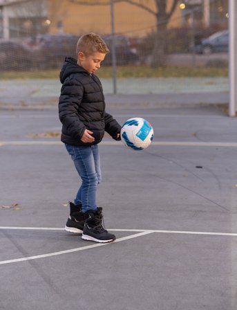 Leaf Kardis - Black - 29 x 19