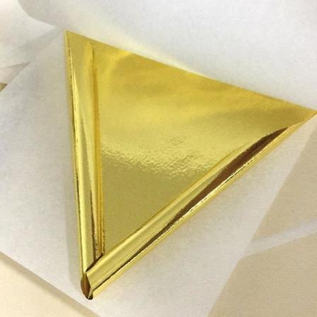 Syötävät 24K kultaiset lehtiarkit 10 kpl 8 x 8 cm puhdasta aitoa kasvojen syötävää kultalehteä kakkujen ja suklaan valmistukseen, koristeluun Health &