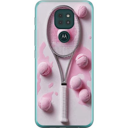 Kompatibel Mobilcover til Motorola Motorola Moto G9 Play Rosa glaskugler og tennisketsjer i et kreativt stillbillede med legende popfølelse og modern